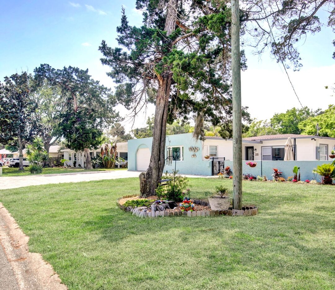 Street view of the home on Coquina Ave in Davis Shores